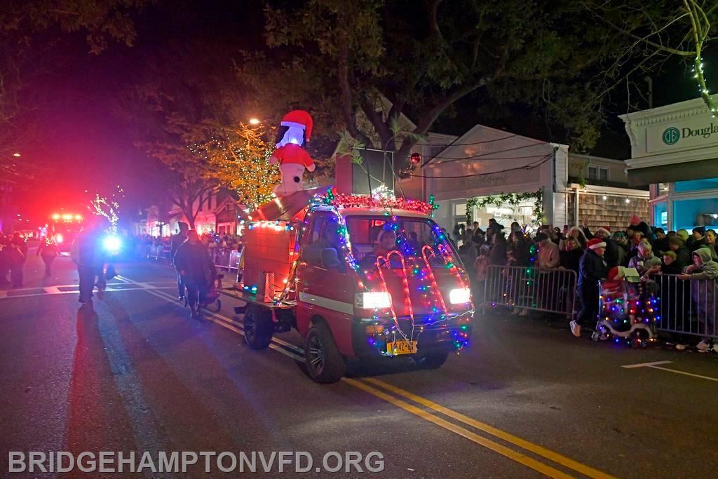 Did you see Snoopy in the Parade of Lights December 3rd in Southampton Village? Packard Co. Asst. Captain Meghan Dombkowski came up with the idea and did an awesome job!
Photo: Dana Shaw of @27east 