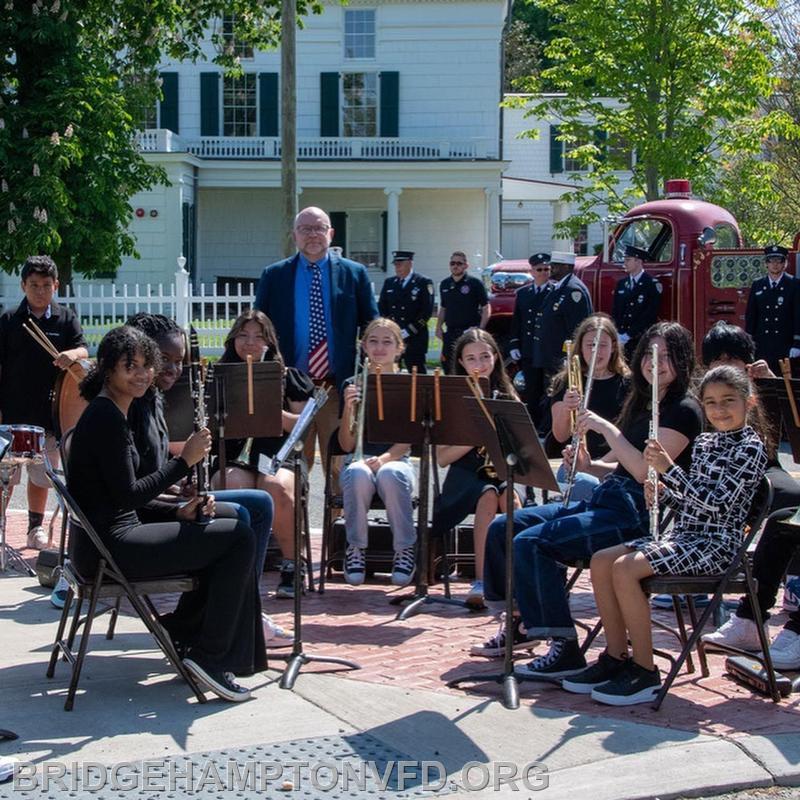 Thank you to the Bridgehampton School band and music director, Mr. Elliott, for coming out to perform...
Photography by: Janet Ollinger