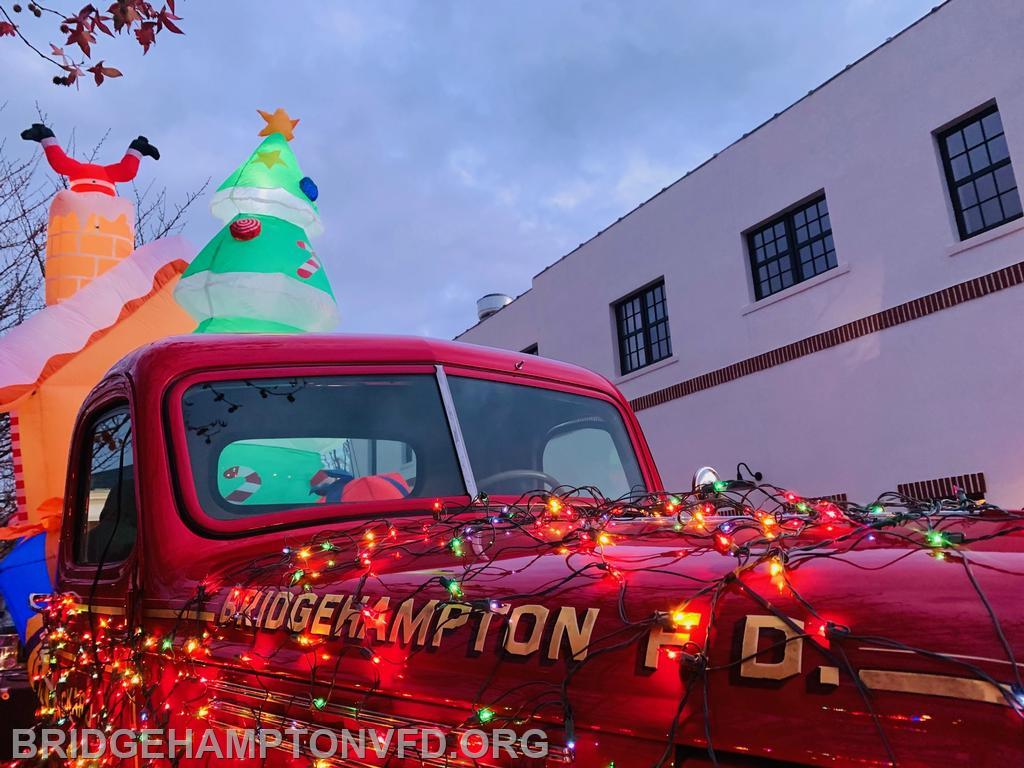 We helped deliver some holiday cheer in the Southamtpon Parade of Lights with our gingerbread house and gingerbread people last weekend. Junior members lent a hand by dressing up in costume, while members decorated and manned the trucks. Here’s to a happy, safe and fun-filled holiday season!

Special thanks to Tom Dombkowski, Megan Dombkowski, Jenn Halsey Dupree and Dana Frances Hilbert.