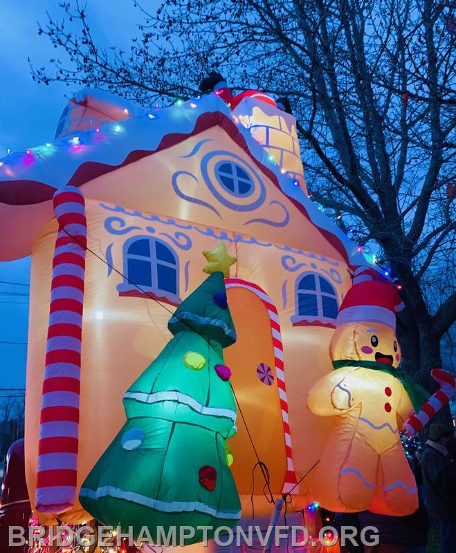 We helped deliver some holiday cheer in the Southamtpon Parade of Lights with our gingerbread house and gingerbread people last weekend. Junior members lent a hand by dressing up in costume, while members decorated and manned the trucks. Here’s to a happy, safe and fun-filled holiday season!

Special thanks to Tom Dombkowski, Megan Dombkowski, Jenn Halsey Dupree and Dana Frances Hilbert.