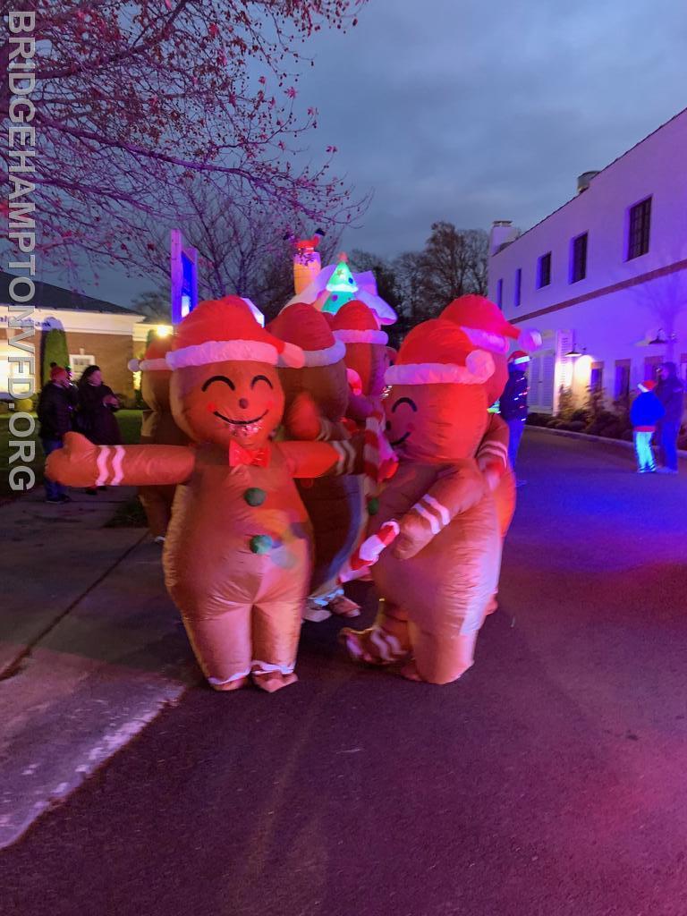 We helped deliver some holiday cheer in the Southamtpon Parade of Lights with our gingerbread house and gingerbread people last weekend. Junior members lent a hand by dressing up in costume, while members decorated and manned the trucks. Here’s to a happy, safe and fun-filled holiday season!

Special thanks to Tom Dombkowski, Megan Dombkowski, Jenn Halsey Dupree and Dana Frances Hilbert.